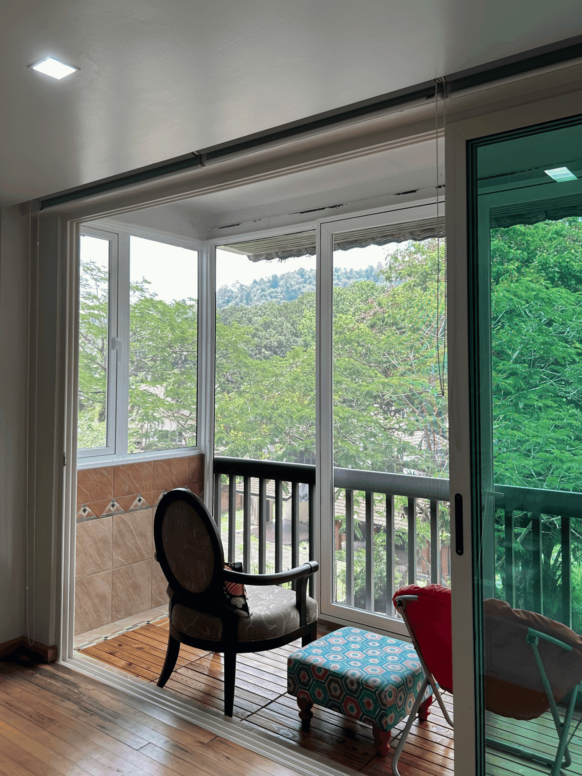 Balcony enclosure
