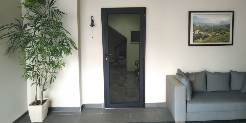 Hinged Door 02