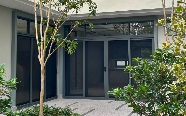 Sliding door (7)